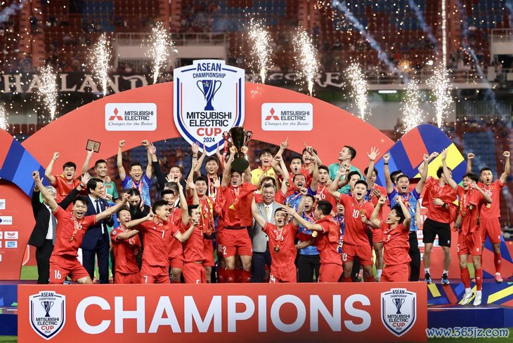 Thủ môn Đình Triệu， từ anh bảo vệ đến nhà vô địch ASEAN Cup - Ảnh 4.