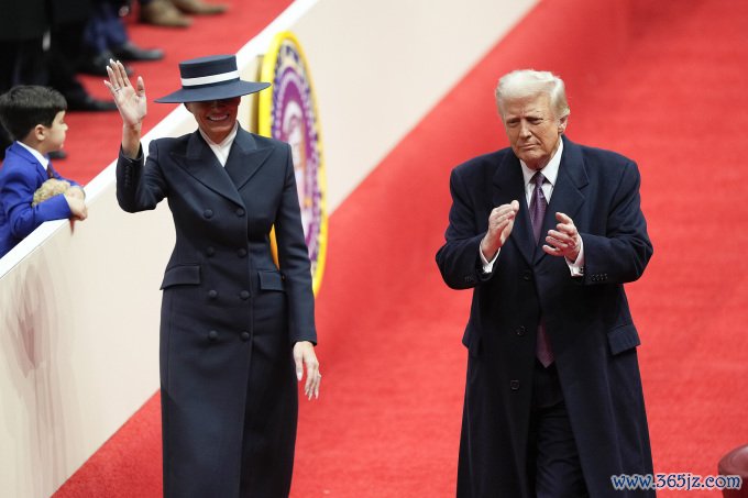 Ông Trump và bà Melania tại lễ nhậm chức ở Điện Capitol ngày 20/1. Ảnh: AP